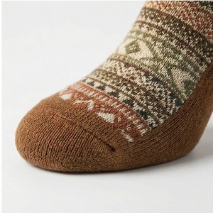 Chaussettes pour hommes en laine et nylon tricotées jacquard à motif géométrique, style régulier, pour l'hiver et le quotidien - Product Image 6