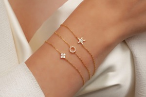 สร้อยข้อมือทอง 14K ประดับเพชรเม็ดเดียว ดีไซน์เรียบหรู สร้อยเพชรเส้นเล็ก สง่างาม ของขวัญเครื่องประดับชั้นดีสำหรับผู้หญิง หรูหราสำหรับทุกวัน - Product Image 4