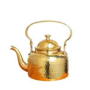 Bouilloire à thé en cuivre côtelé avec poignée en bois foncé, pot de service durable pour la préparation du café et du thé à la maison et en cuisine - Product Image 5