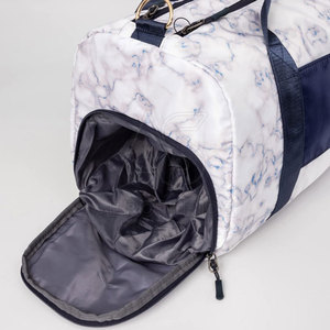 Sac de sport classique AEROSTRIDE INDUSTRIES, léger, écologique, tissu durable, fermeture sécurisée pour les voyages en plein air - Product Image 5