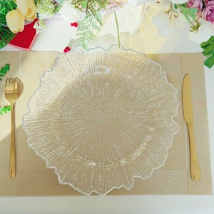 Plato Decorativo Transparente con Borde Dorado y Diseño de Hoja de Loto para Bodas, Eventos, Hoteles y Catering - Product Image 3