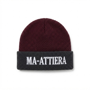 Bonnet en tricot côtelé bordeaux personnalisé avec logo brodé, chaud et doublé pour l'hiver - Product Image 1