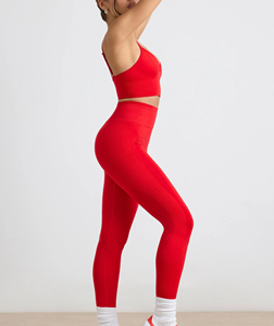 Leggings de sport haute performance pour femmes, leggings rouges sans coutures, vêtements de sport avec coupe sculptante et tissu extensible respirant - Product Image 6