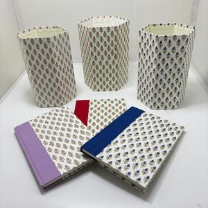 Cahiers artisanaux imprimés à la main avec des motifs artistiques, parfaits pour écrire, faire des journal intimes, offrir en cadeau, comme papeterie et pour les voyages. - Product Image 3