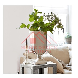 Jarrón de Mesa de Metal con Acabado Plateado, de Lujo y Gran Venta - Product Image 1