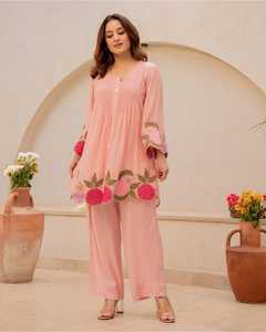 Ensemble Kurta et pantalon en coton rose brodé pour femme, coupe ample, longueur cheville, tenue décontractée style Inde Pakistan, tenue d'été - Product Image 1