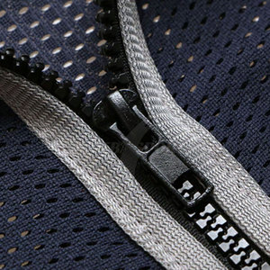 Gilet de sécurité respirant à ajustement réglable certifié CE, haute visibilité, vêtements de travail réfléchissants, construction durable et légère pour la route - Product Image 3