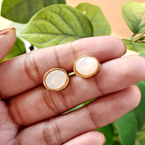 Everyday wear jewelry synthetic mother of pearl oval shape studs <b>earring</b> 18k gold plated wholesale fashion women girls stud pair - Product Image 3