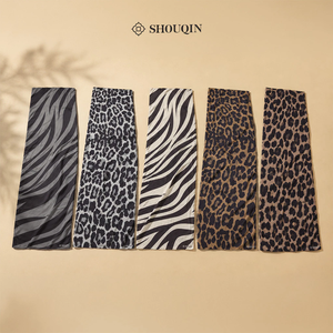 Shouqin Pashmina Ceruty à imprimé animal, Hijab pour adulte, Foulard de mariage élégant et sans effort, Infroissable, Couvre-chef pour femmes musulmanes, Vente en gros - Product Image 1