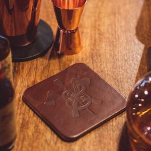 Posavasos de Cuero PU Grabado con Nombre Personalizado, Idea de Regalo Única, Tapete para Bebidas Personalizable, Tapetes y Almohadillas Personalizables - Product Image 1