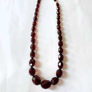 Collier de perles rondes en résine rouge, bijoux faits à la main pour la Saint-Valentin, thème amour - Product Image 2