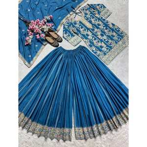 Conjunto de Traje Azul para Mujer de Diseñador NF, Talla L, con Bordado y Trabajo de Secuencia Codificada - Product Image 4