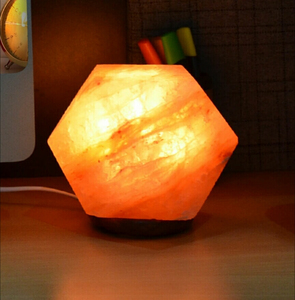 Rendez n'importe quel espace plus chaleureux avec une lampe en sel rose de l'Himalaya, au look naturel et à l'éclairage doux pour une ambiance relaxante à la maison. - Product Image 4