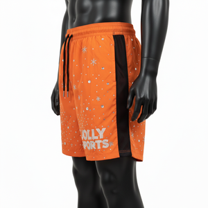 กางเกงขาสั้นผู้ชายผ้าไมโครไฟเบอร์โพลีเอสเตอร์กันลม สีส้มดำ แต่งแถบตาข่ายด้านข้าง พิมพ์ลายแบบรีดร้อนตามสั่ง - Product Image 3