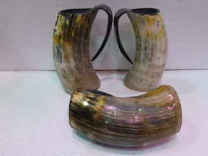Jarra de Cerveza con Base de Madera o Resina y Acabado de Alta Calidad Apto para Alimentos, con Patrones Grabados Personalizados para la Tradición - Product Image 2