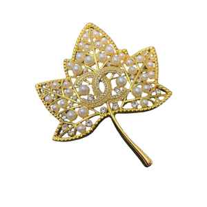 Broche de luxe en feuille d'or avec perles et strass, élégante, pour revers, bijou de mode formel - Product Image 1