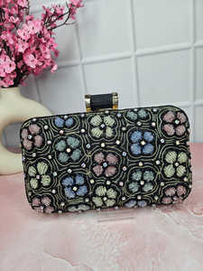 Sacs de fête de mariage ethnique indien brodé à la main Sacs de poignet Sac à main Potli Sacs au prix de gros par LUXURY CRAFTS - Product Image 2