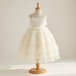 Vestido de niña de las flores opulento y caprichoso de color marfil con volantes, tirantes finos, tul en capas, estilo princesa, para bodas y cumpleaños, de boutique - Product Image 3
