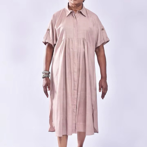 เดรสคอปกสไตล์โบฮีเมียนแบบขายส่ง เป็นมิตรกับสิ่งแวดล้อม แขนระบายพลิ้วไหว ทรงแม็กซี่ สีพื้น สำหรับร้านค้าบูติก - Product Image 1