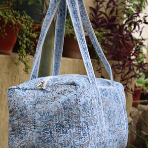 Sac de voyage en coton bleu à fleurs avec fermeture éclair, grande capacité, sac de week-end à bandoulière - Product Image 5