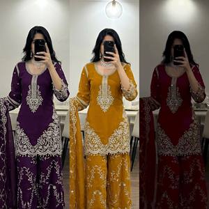 Ensemble ethnique pour femme en faux georgette brodé de sequins, comprenant une tunique, un palazzo évasé et un dupatta (AHI 3187) - Product Image 1