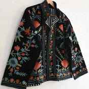 Veste en velours noir brodée à la main pour femmes, manches longues, vêtements d'hiver à la mode, provenant d'Inde - Product Image 2