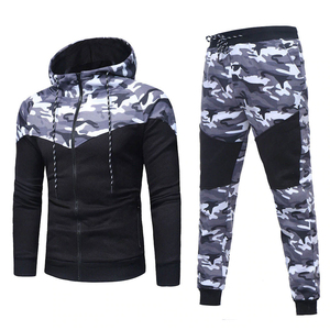 Ensemble de survêtement camouflage pour homme avec sweat à capuche zippé à manches longues et pantalon – Survêtements personnalisés - Product Image 6
