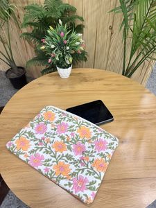 Housse pour ordinateur portable en coton imprimé matelassée légère avec fermeture éclair, pochette de protection florale faite à la main, écologique - Product Image 6