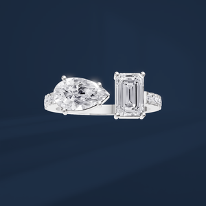Bague de fiançailles classique en diamant taille poire en platine PT950 avec pierre latérale taille émeraude pour femme - Product Image 2