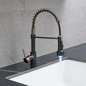 Rubinetto da Cucina Commerciale a LED con Doccetta Estraibile, Design Monocomando per Lavello - Product Image 5