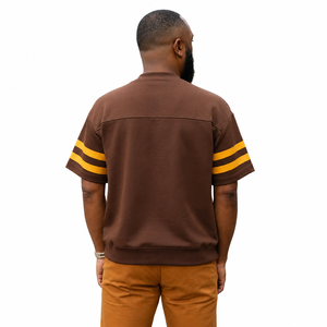 Vêtements grecs personnalisés T-shirt en tricot à manches courtes marron pour homme avec manches rayées jaunes Col rond Coupe décontractée - Product Image 2