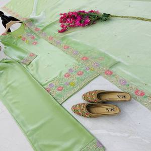 Conjunto Kurti Palazzo Bordado para Mujer VASTRA COTTAGE con Dupatta, Adorno de Lentejuelas, Cuello Redondo, Traje Festivo para Fiestas - Product Image 5