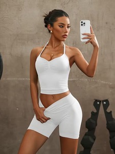Conjunto Deportivo Seamless de Dos Piezas: Top Corto Halter Fruncido con Shorts de Cintura Alta con Corte en V para Yoga y Entrenamiento - Product Image 6