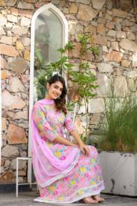 ชุดมิชติ สกายบลู แอนด์ พิงค์ อังกรากาห์ อานาร์กาลี คุรตะ - ชุดเซ็ต 3 ชิ้น ผ้าฝ้ายพิมพ์ลาย อังกรากาห์ อานาร์กาลี พร้อมผ้าคลุมนาซเน็น - Product Image 2