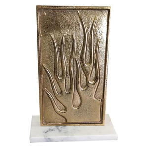Escultura Metálica Moderna Hecha a Mano, Duradera, con Soldadura de Hierro para Uso en Mesa, Decoración para Graduaciones, Cumpleaños y Bodas - Product Image 6