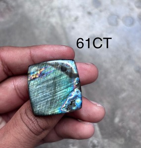 Pierre précieuse en labradorite bleue à reflets, taille coussin, 61 carats |   Cabochon naturel pour bagues et pendentifs - Product Image 2