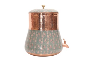 Réservoir d'eau en cuivre de petite taille 8000 ml, Matka en cuivre martelé artisanal de qualité supérieure, design 3D, avec robinet en laiton, poids 1,650 kg - Product Image 3