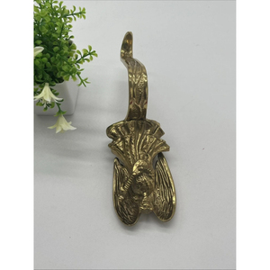 Soporte para Calcetines Navideños de Aluminio Fundido, Diseño de Ángel Metálico Plateado Brillante, Decoración Navideña Resistente para Mesa - Product Image 1