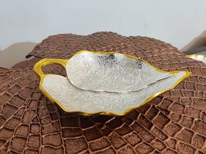 Bandeja Decorativa Ecológica de Madera con Diseño de Hoja para Servir Frutos Secos y Nueces, 100 Unidades - Product Image 4