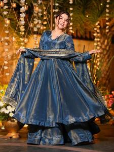 Ensemble Anarkali en soie bleue brodée avec un long manteau et un pantalon palazzo pour les mariages et les festivals - Product Image 3