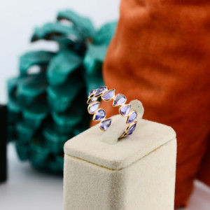 Anillo de Eternidad con Tanzanita Azul Natural en Corte Pera y Engaste de Bisel en Oro Amarillo Sólido de 18K, Anillo con Gema en Forma de Lágrima, Piedra de Nacimiento de Diciembre - Product Image 5