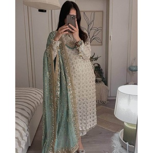 ชุดเสื้อและกางเกงปักลายดีไซเนอร์ประดับด้วยหิน พร้อมผ้าคลุมไหล่ สีเขียวมิ้นท์ ทรงเอวธรรมชาติ - Product Image 4