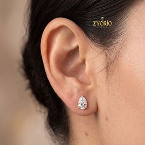 Boucles d'oreilles clous personnalisées en argent sterling 925 plaqué rhodium avec diamants de laboratoire 1ct 2ct D VS1 taille poire IGI HPHT CVD unisexe - Product Image 2