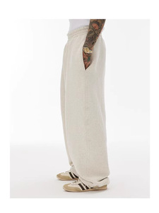Pantalon de survêtement en coton pour homme, style streetwear, coupe évasée, jambe droite ample et cordon de serrage, design décontracté à jambe large. - Product Image 4