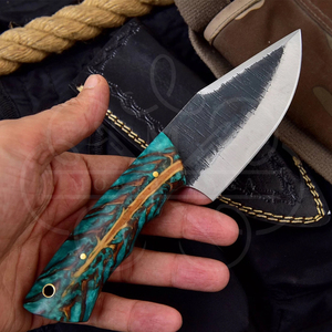 Cuchillo de caza hecho a mano con acero de Damasco y mango de piña con diseño de plumas - Product Image 5