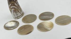 Ensemble de sous-verres en corne polie artisanale de qualité supérieure pour hôtels, restaurants, bars, cafés, maisons, décoration de table, protection - Product Image 2