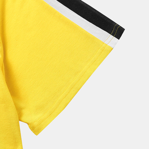 Camiseta de Manga Corta Amarilla para Hombre, Cuello Redondo, Ribete en Contraste, Estilo Casual, Tejido de Punto, Corte Regular, Color Sólido - Product Image 3