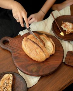 Planche à découper en bois massif pour la cuisine, planche à découper artisanale durable avec finition naturelle pour la préparation des aliments - Product Image 6