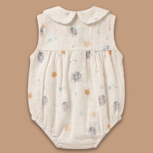 Cot & Candy - Pelele de muselina orgánica con cuello Peter Pan y estampado, colección Summer Lagoon Life - Product Image 2