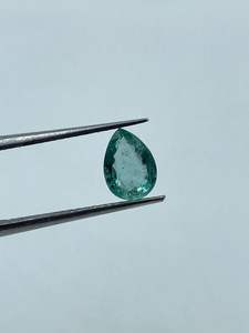 พลอยมรกตทรงลูกแพร์สีเขียวใสพิเศษ  ขนาด 0.79 กะรัต 5.20x7.20 มม. คุณภาพพรีเมียม สำหรับทำเครื่องประดับ จำหน่ายแบบขายส่ง - Product Image 2